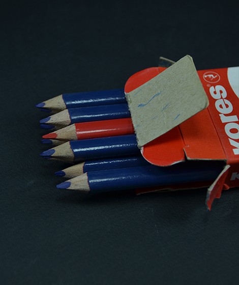 قلم رصاص مزدوج اللون